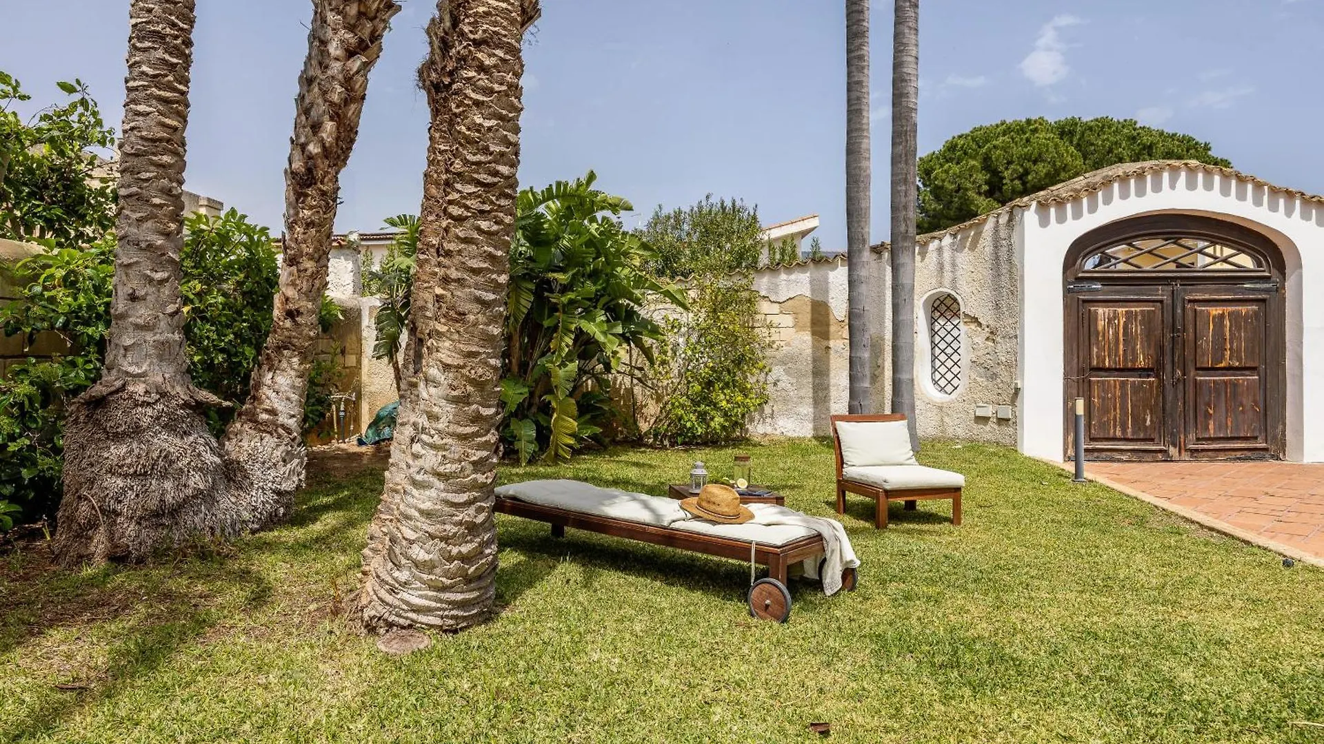 Villa Lymnia -Elegant Sicilian Villa With Solarium & Palm Garden Syracuse