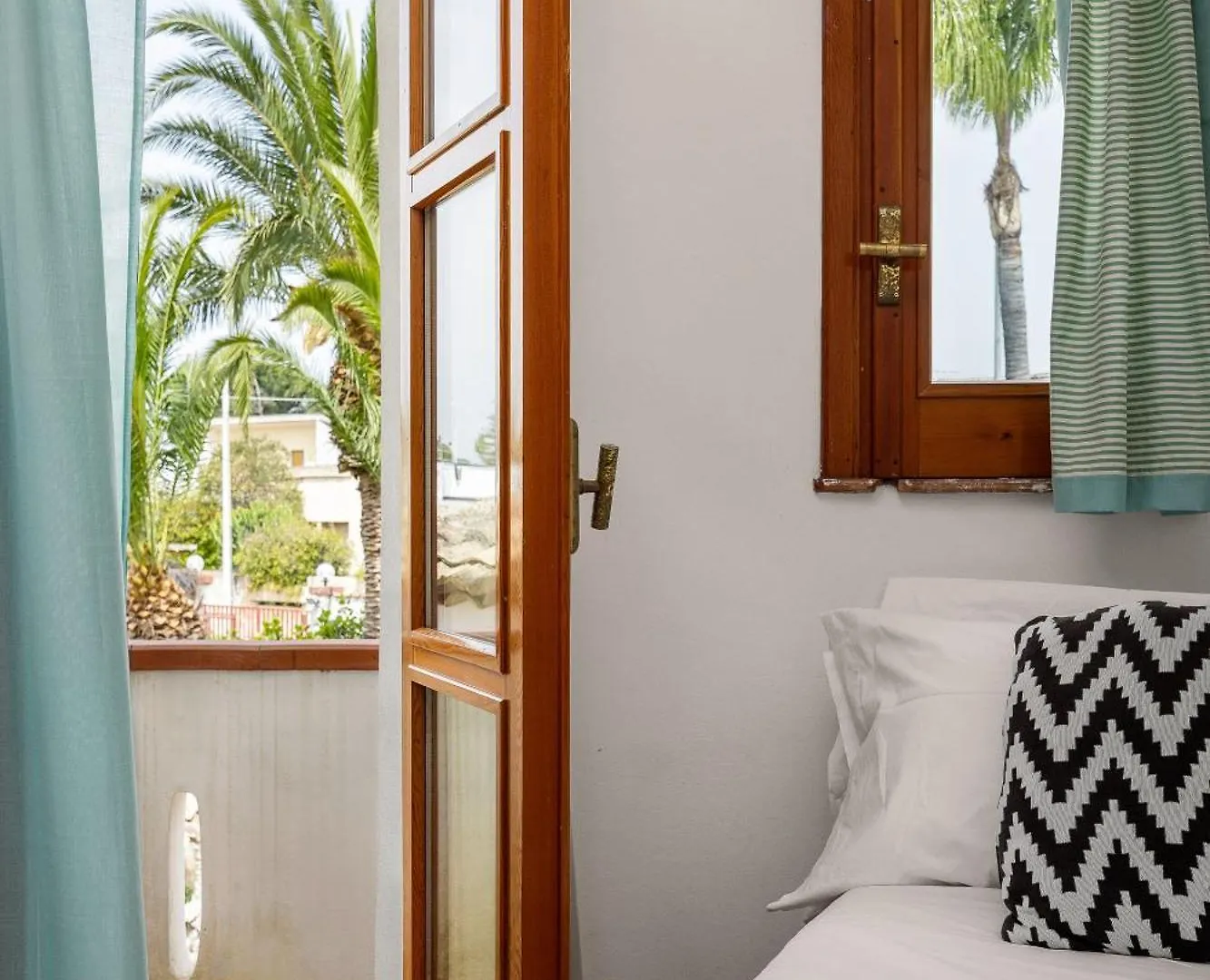 Villa Lymnia -Elegant Sicilian Villa With Solarium & Palm Garden Syracuse