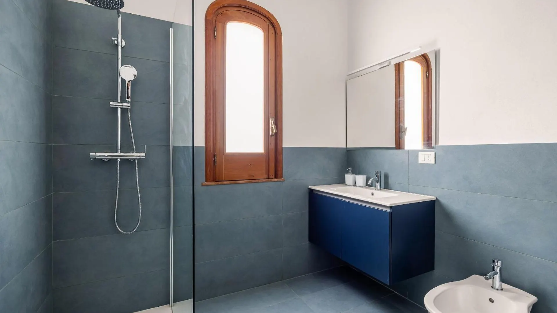 Villa Lymnia -Elegant Sicilian Villa With Solarium & Palm Garden Syracuse